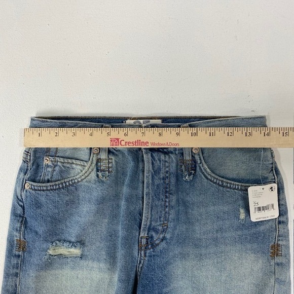 Free People Loose Cannon Denim Shorts Distressed Raw Hem Button Fly Size‎ 25 - Picture 6 of 9